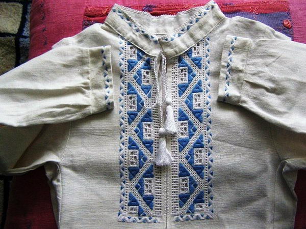 Детская рубашка. - Детский смех- не главное ли в жизни каждого человека? В наших изделиях малыши свободно и комфортно проводят время на прогулках, не сковывая их движений. А на наших подушках дети засыпают быстрее!